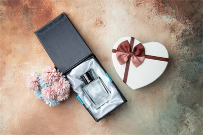 Frascos de perfume personalizados: 5 maneras de hacer que su marca de perfumes destaque3 Custom Perfume Bottles: 5 Ways to Make Your Perfume Brand Stand Out3