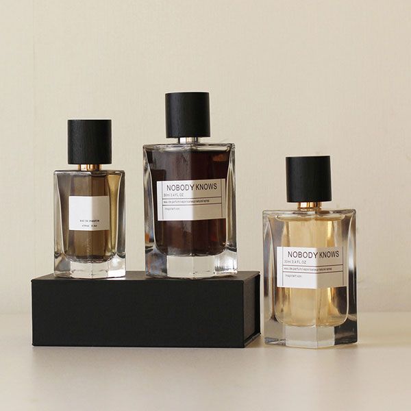 Wholesale 30ml gift box square glass perfume bottles