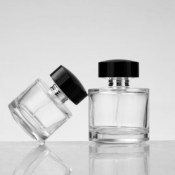 Wholesale Clear glass perfume bottles Low round spray bottle thickened glass